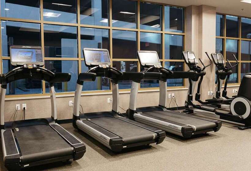 The Axis Moline Hotel, Tapestry Collection By Hilton