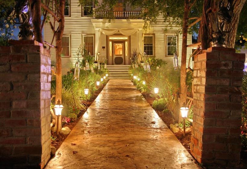 צימר Bybee's Historic Inn