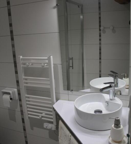 تختخواب و صبحانه Chambres D'hôtes Logis Charrier Le Petit Bignon