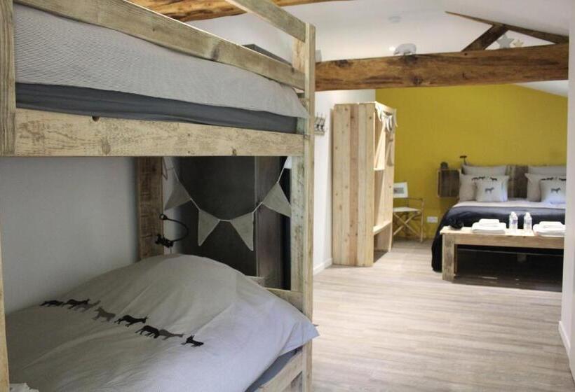 تختخواب و صبحانه Chambres D'hôtes Logis Charrier Le Petit Bignon