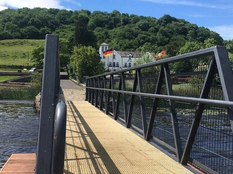 مبيت وإفطار Knockninny Country House & Marina