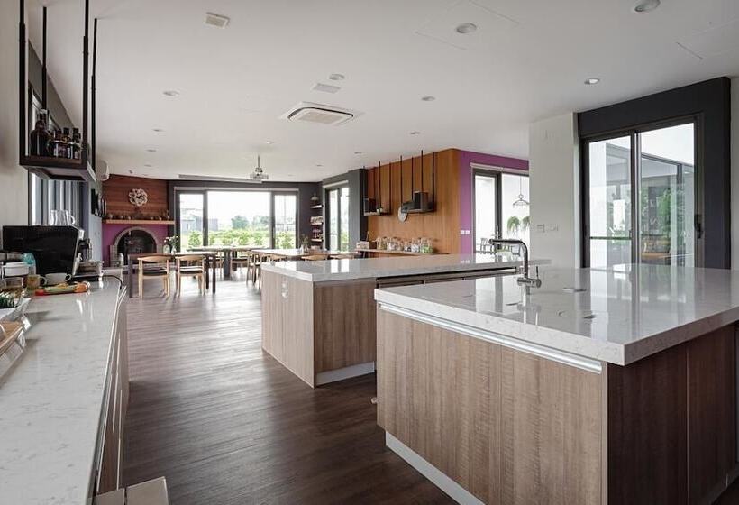 تختخواب و صبحانه Lei Garden Inn