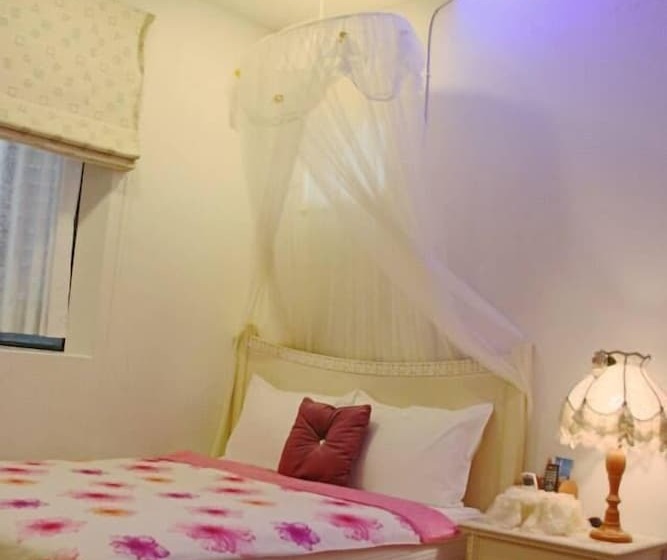 تختخواب و صبحانه Maple