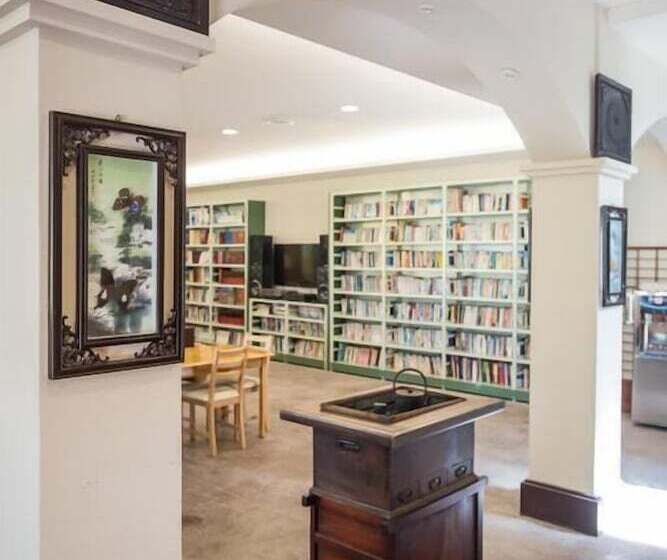 تختخواب و صبحانه Yushow Library Villa