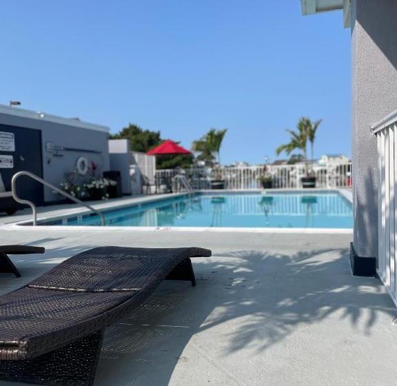 Fenwick Islander Motel