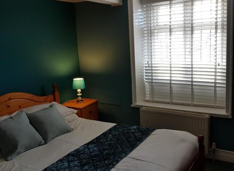 فندق فئة نجمة واحدة The Golden Lion