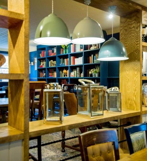 فندق فئة نجمة واحدة The Golden Lion