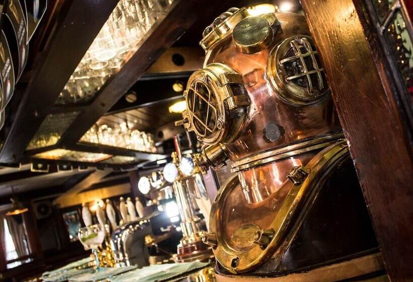 مسافرخانه The Ship