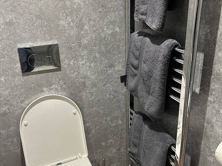 مسافرخانه The Ship