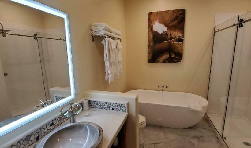 فندق Bluff Dwellings Resort