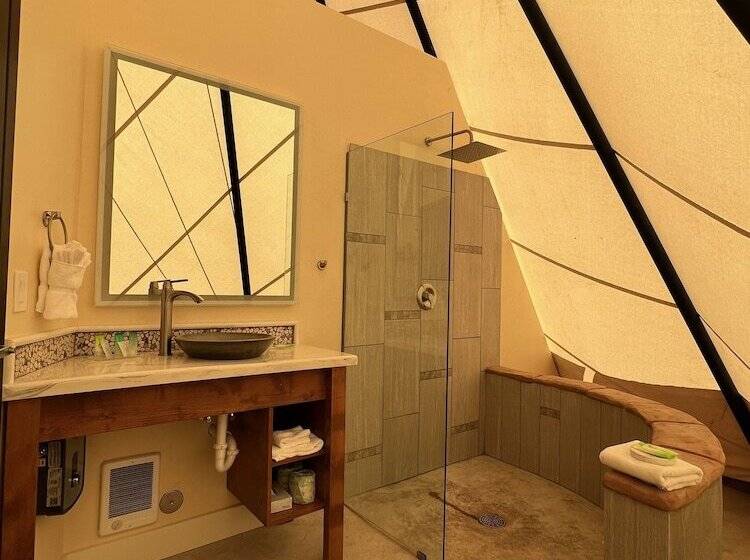 فندق Bluff Dwellings Resort