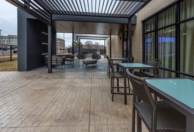 فندق Courtyard By Marriott East Lansing Okemos