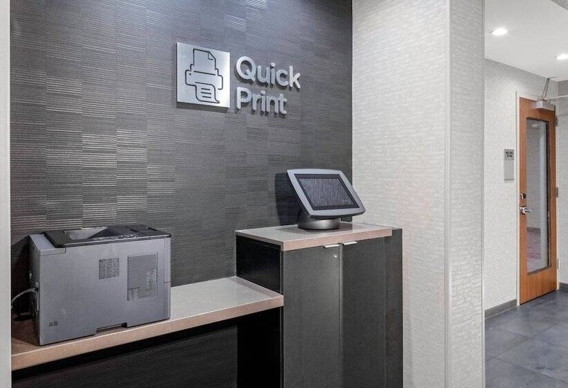 فندق Courtyard By Marriott East Lansing Okemos