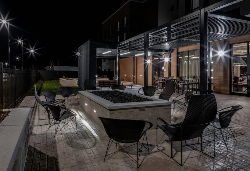 فندق Courtyard By Marriott East Lansing Okemos