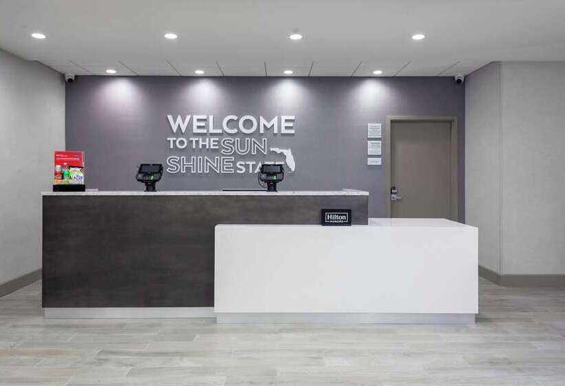 Отель Hampton Inn Dunedin