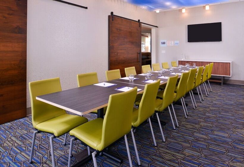 هتل Holiday Inn Express & Suites   Mall Of America   Msp Airport, An Ihg