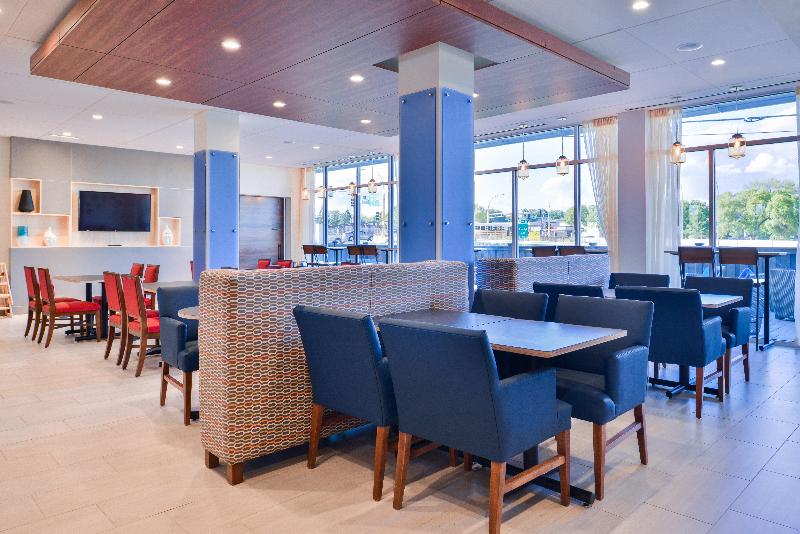 هتل Holiday Inn Express & Suites   Mall Of America   Msp Airport, An Ihg