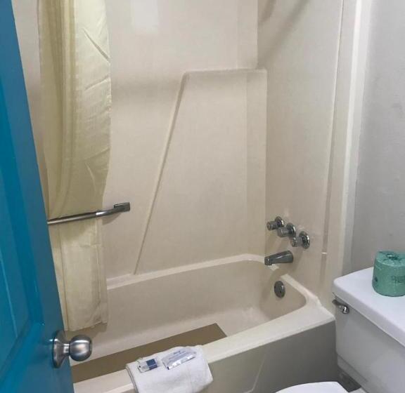 فندق Lakeside Inn