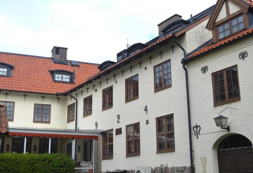 هتل Vardshuset Hwitan