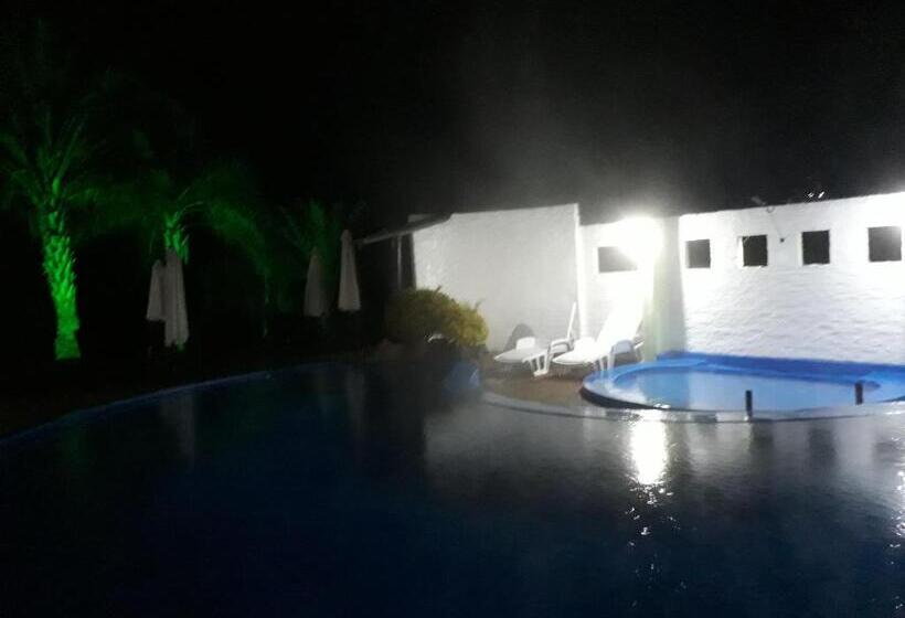 هتل Village Termas Del Dayman