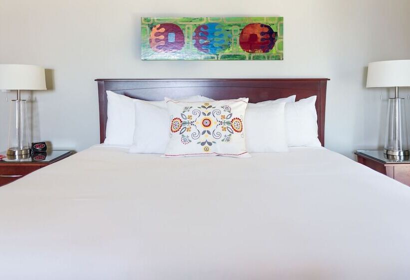 فندق Whale Cove Inn