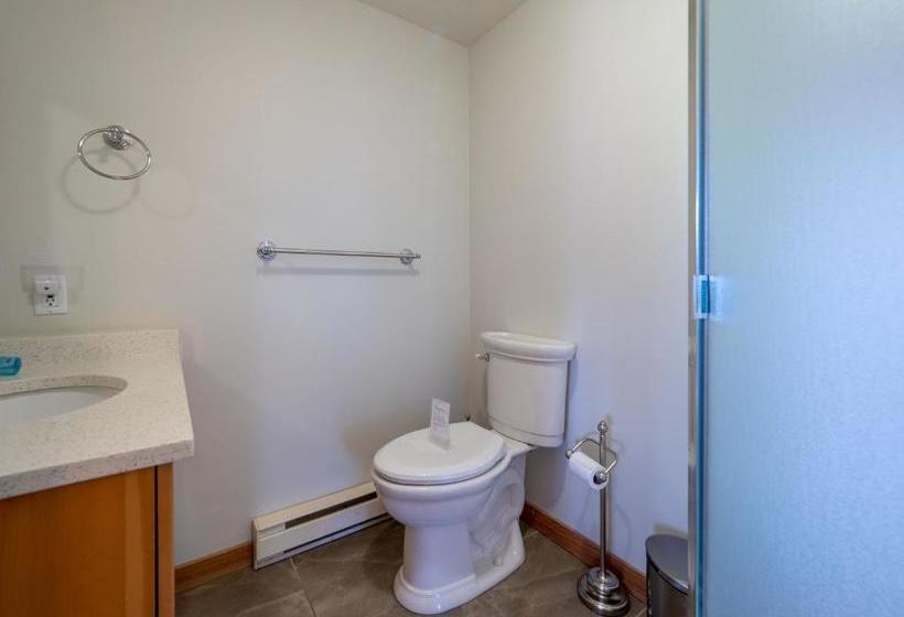 مبيت وإفطار Tranquility Bay Waterfront Inn