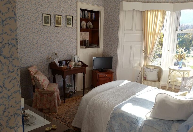 مبيت وإفطار Woodburn House