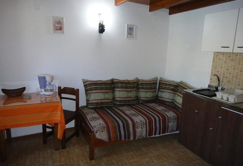 Captain's Suites