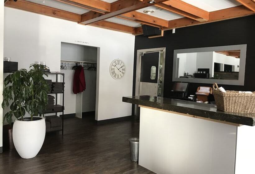 هتل Comme Chez Soi Restaurant & Auberge