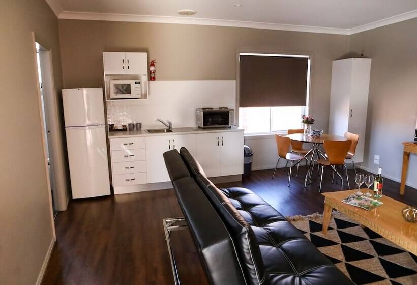 فندق على الطريق Akuna Motor Inn And Apartments