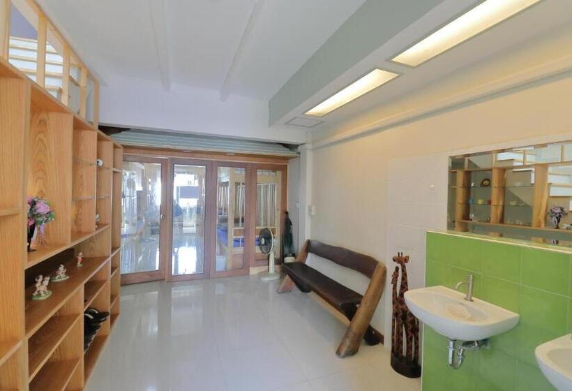 Saen Sabai Hostel