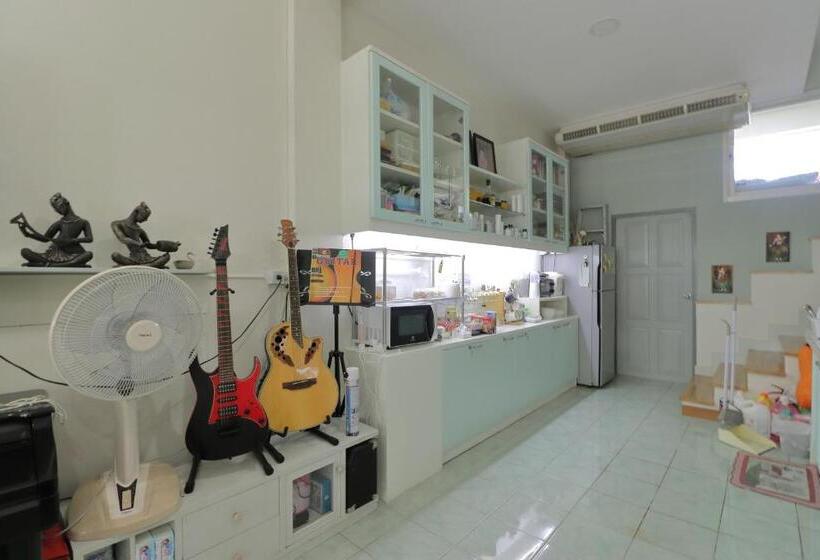 Saen Sabai Hostel