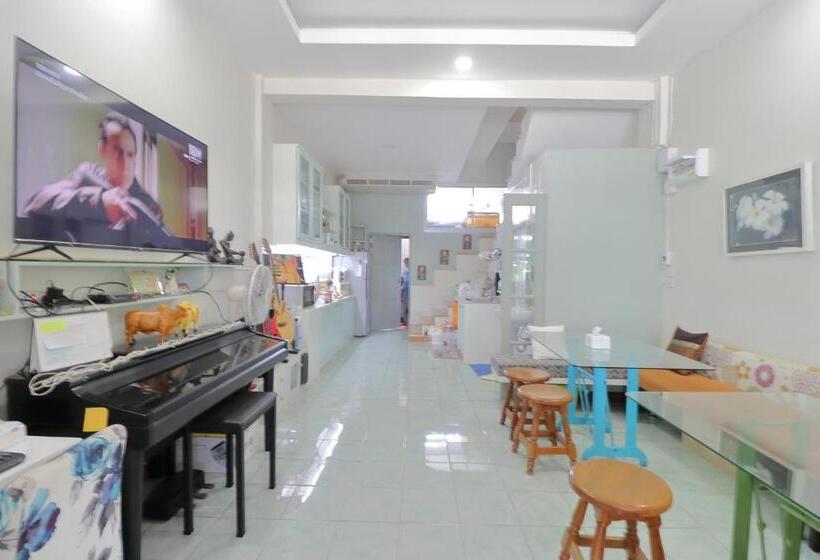 Saen Sabai Hostel