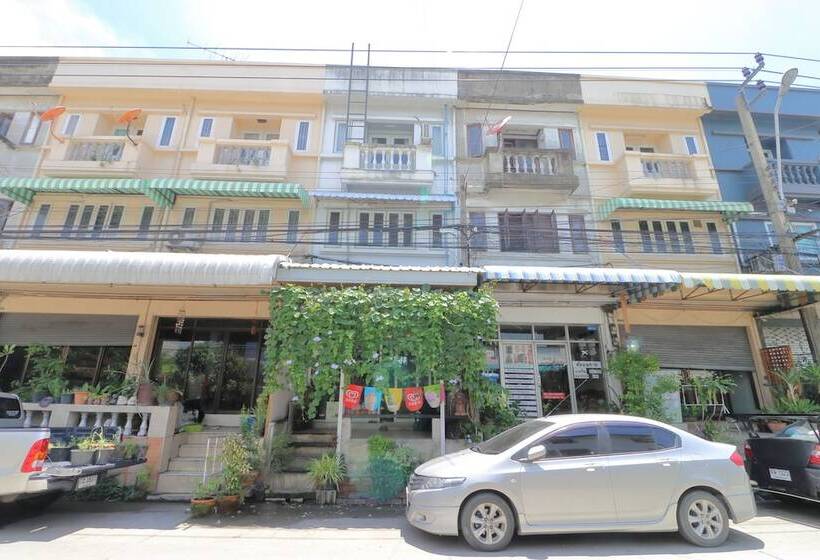 Saen Sabai Hostel