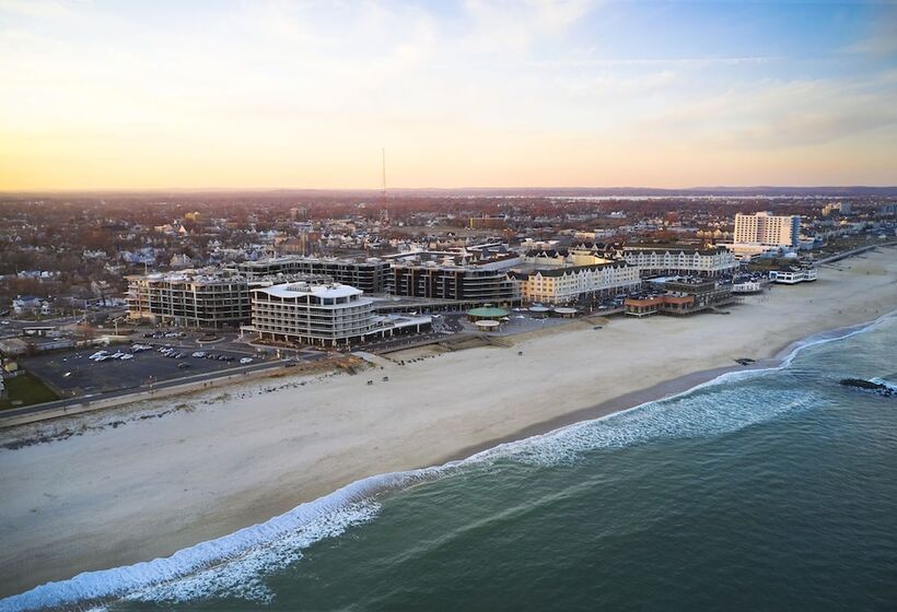 Wave Resort