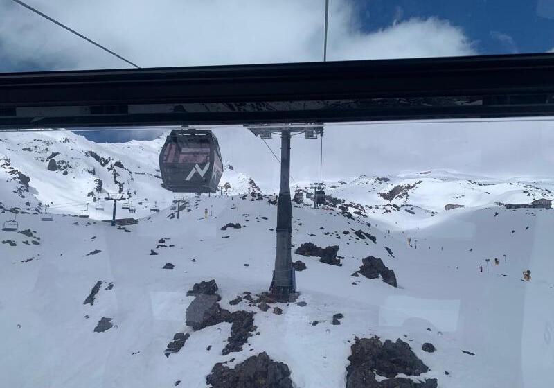 הוסטל Snowman Cabins
