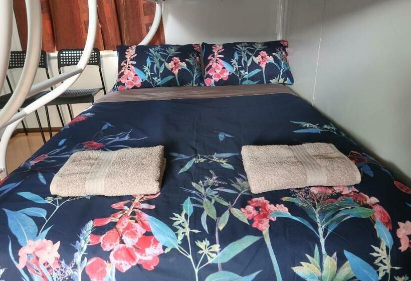 Mud Crab Motel