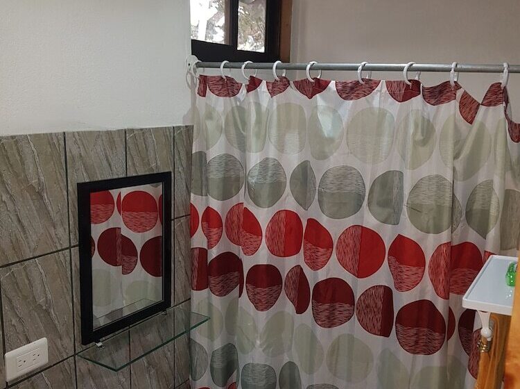 هاستل Mora's Place B&b
