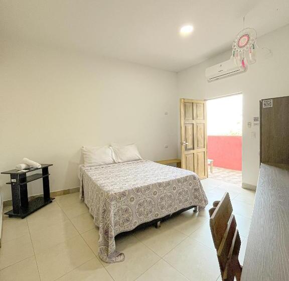 هاستل Tnt Mirador