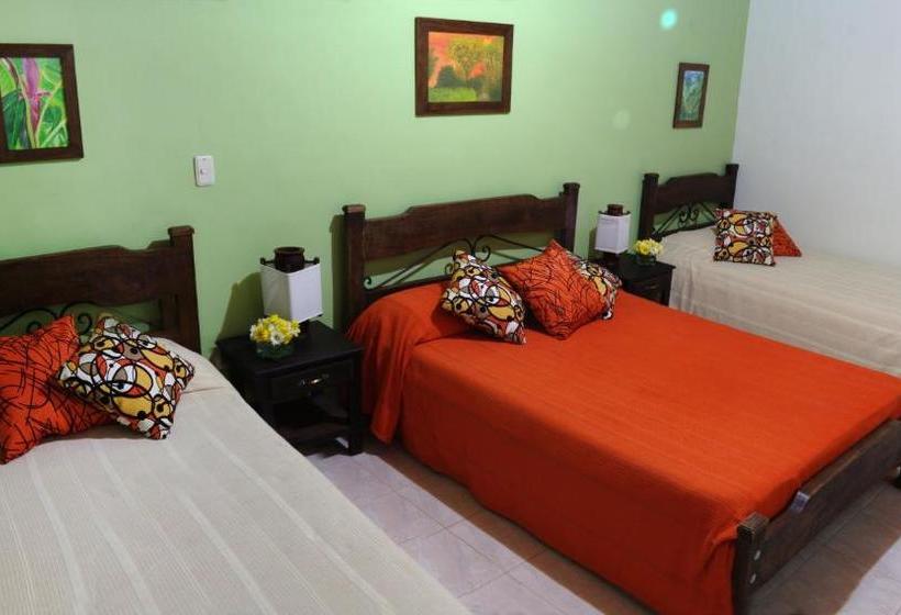 هتل Finca  La Chagrita