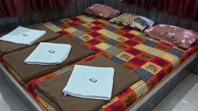 בית מלון כפרי Sai Raghunandan Guest House