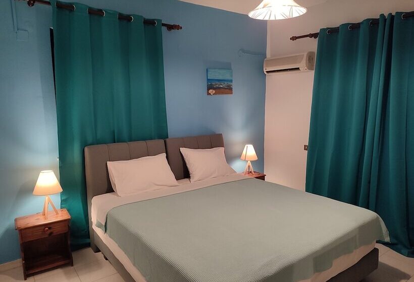 ホテル Dolphin Apartments