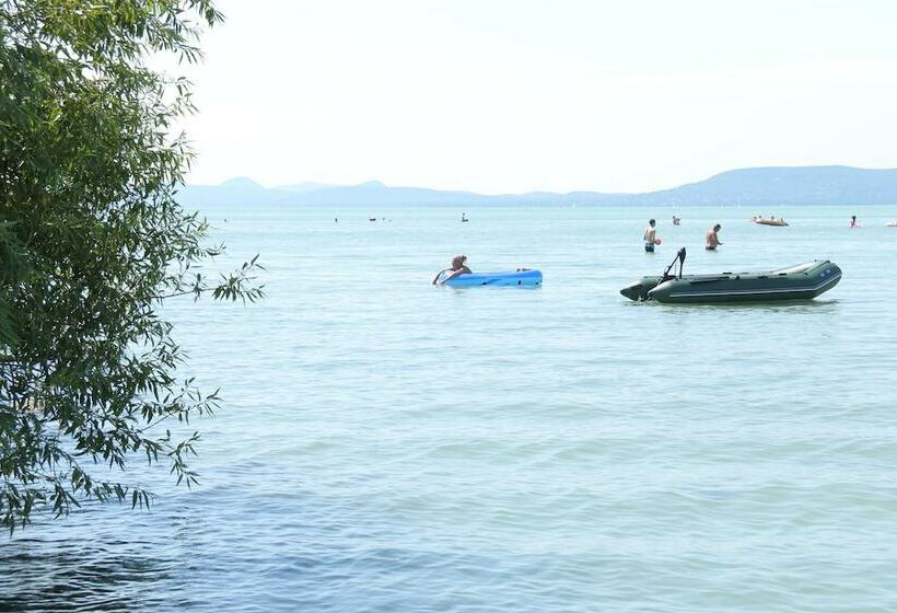 호텔 Balatontourist Vadvirág Kemping