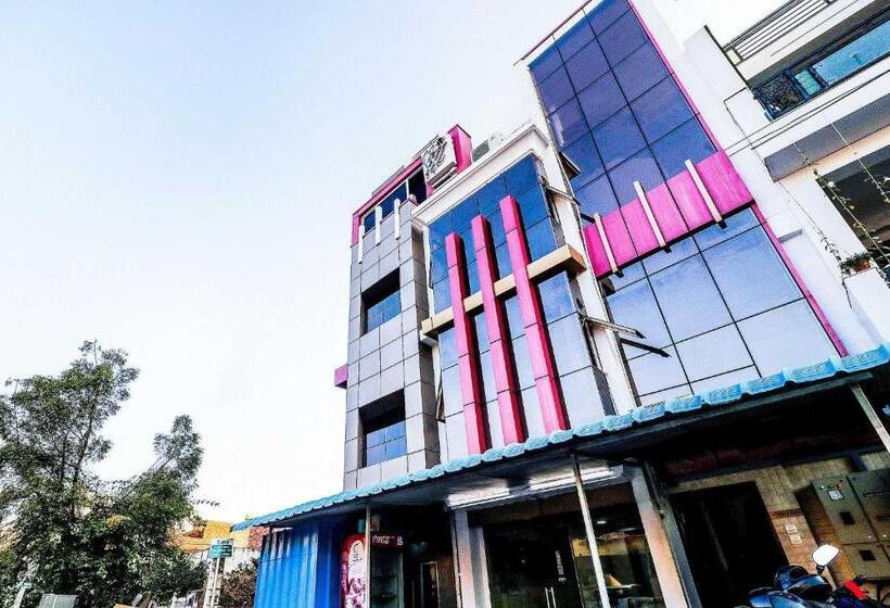 هتل Shri Sai Residency