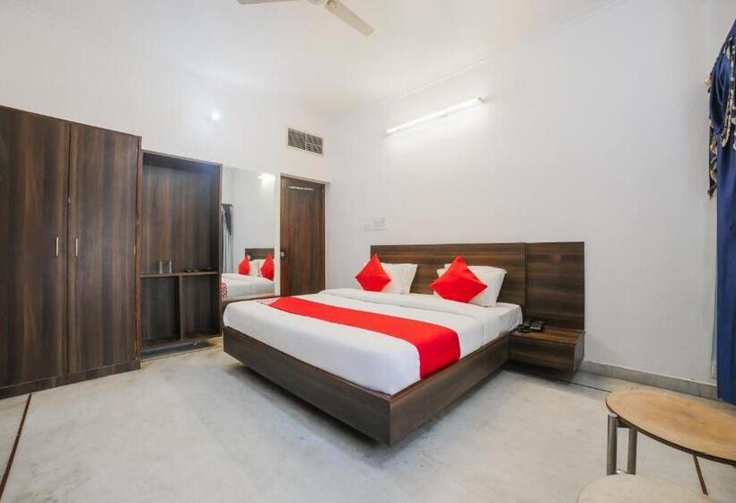 هتل Shri Sai Residency