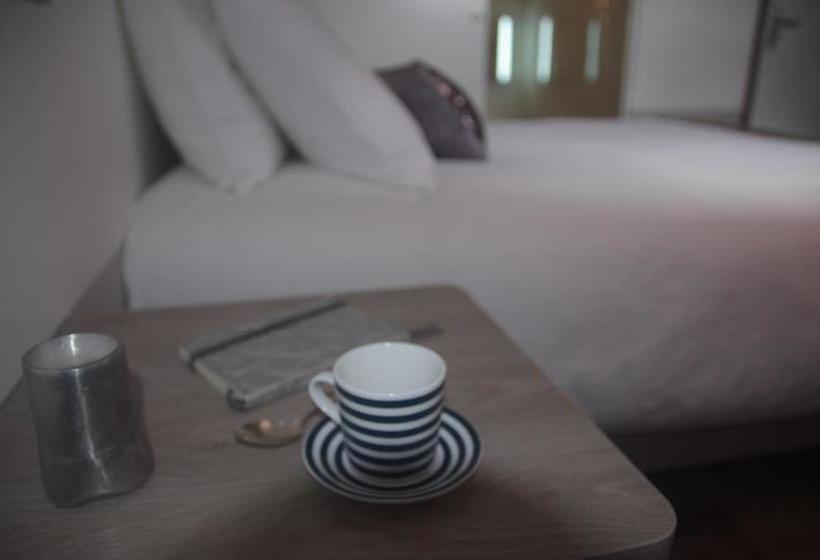 هتل Hôtel Des Amandiers