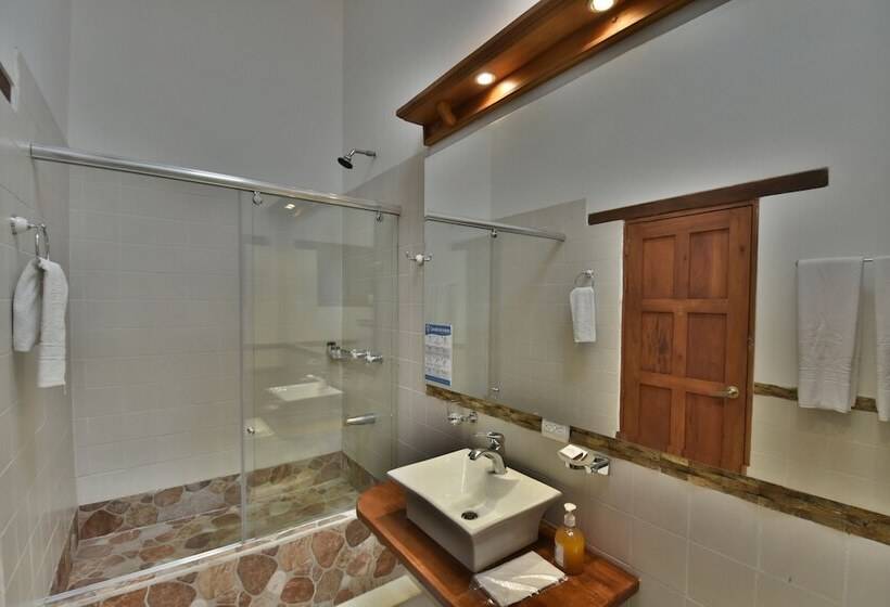 هتل Jardines De La Villa