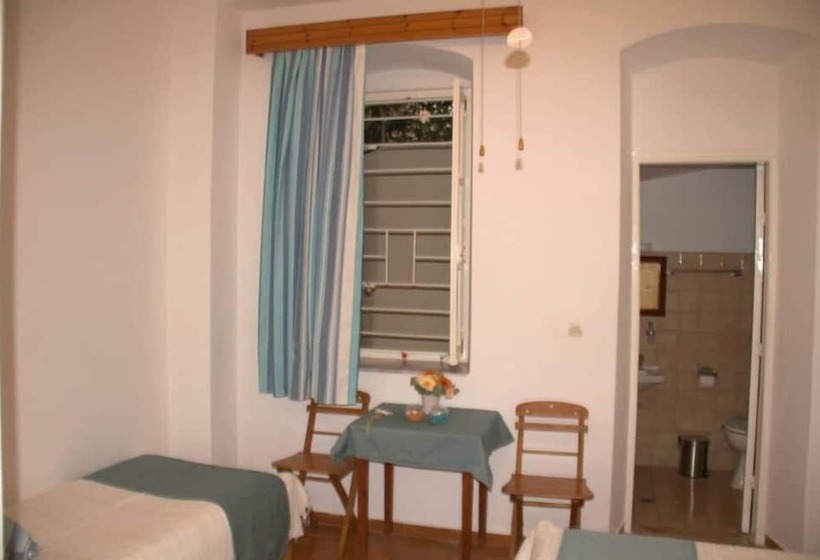هتل Medieval Rose Guest House