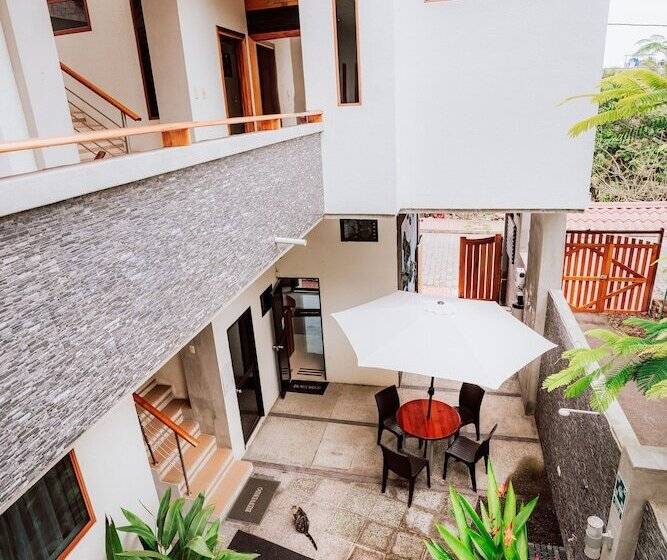 هتل Palace Galapagos