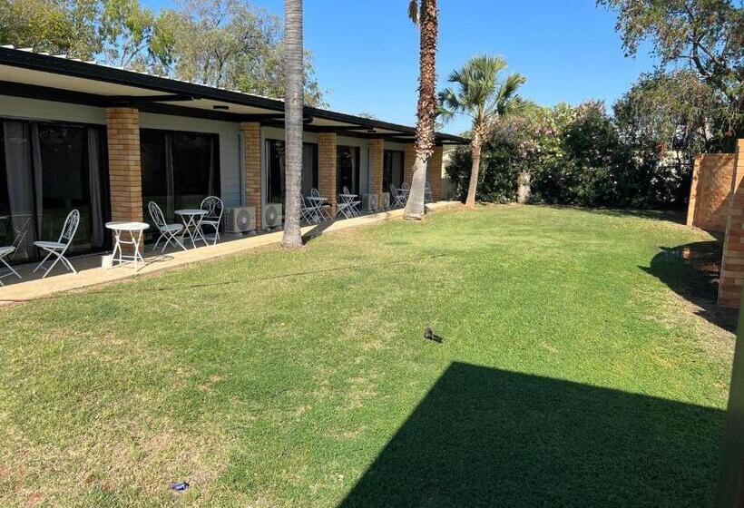 모텔 Jumbuck Motor Inn   Pool   Pet Friendly Section   King Beds